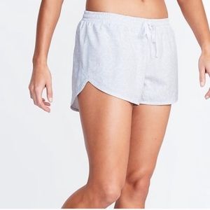Women’s Old Navy active shorts - Size XL